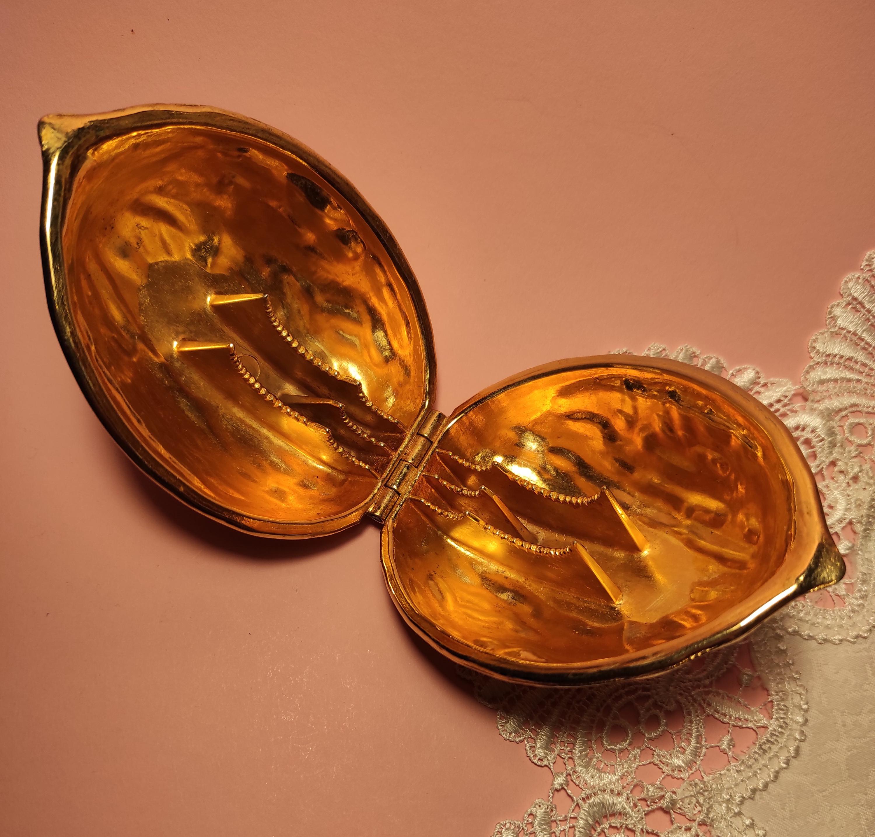 CROCODILE CASSE-NOIX CASSE-NOISETTES VINTAGE 1970 EN METAL DORE Bronze