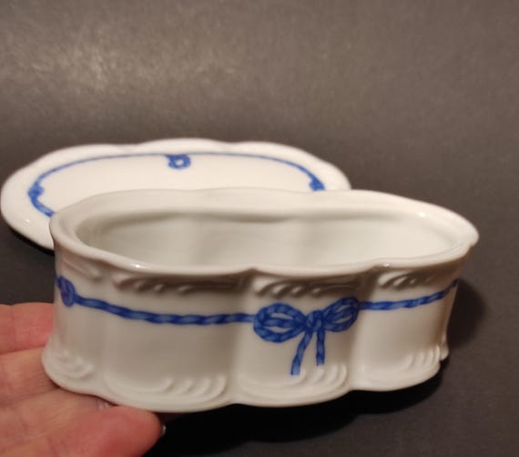 Jewelry Box, Trinket Box - Vintage Royal Porcelain KPM Kerafina Germany white Oval Trinket Box with Blue Pattern / Vanity Jewelry Box View 2