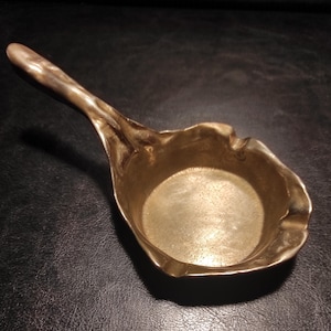 Vintage solid brass ashtray/Weight 312 grams/Old ashtray or trinket bowl made of cast solid brass/ Brass or bronze incense bowl