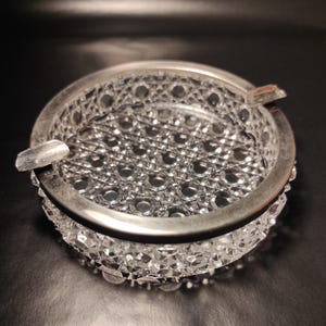 Small Vintage Crystal Glass Diamant-Design Ashtray with Silvered Edge/Old Glass Ashtray from the Mid Century