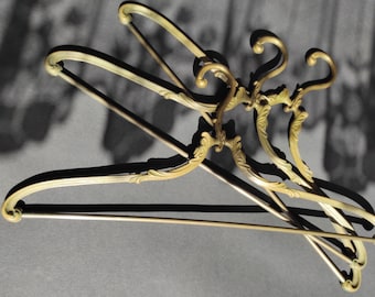 Perchas nupciales vintage - Juego de 3 perchas de latón macizo para ropa, ideales para coleccionar, decorar armarios vintage, como percha para guardarropa, como regalo o para lucir en una boda.