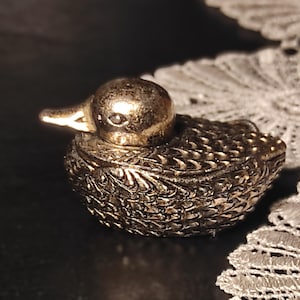 Very Small Pill Box / Vintage Silver Tone Jewelry Box - Duck Trinket Box - Pill Box in the Shape of a Duck