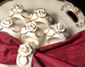 Serviettenringe Set - 6 Vintage weiße feine Porzellan Serviettenringe mit Rosen für Tischdekoration, Hochzeitsdeko