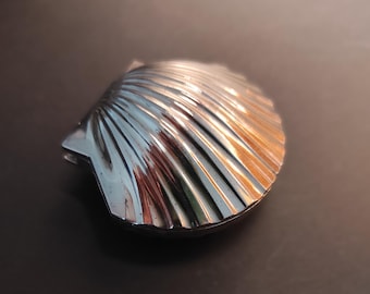 Antyczne, miniaturowe, metalowe pudełko na tabletki / Antyczne, małe, posrebrzane pudełko na tabletki / Małe, srebrne pudełko na tabletki w kształcie muszli