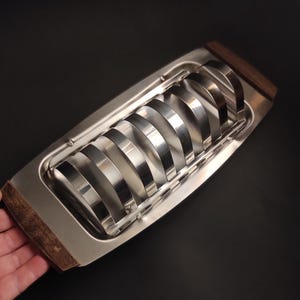 Tostadora alemana vintage: tostadora de metal de mediados de siglo para tu cocina, cafetería o bar vintage.