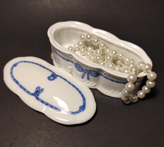 Jewelry Box, Trinket Box - Vintage Royal Porcelain KPM Kerafina Germany white Oval Trinket Box with Blue Pattern / Vanity Jewelry Box View 6