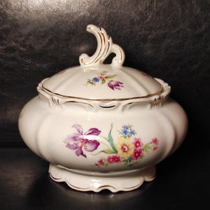 Alka Kunst Kronach Bavaria Germany 50s Vintage candy box, porcelain round trinket box or jewelry box with painted flowers