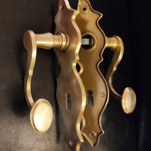 Dörrhandtag - Vintage mässingsknoppar och nyckelhålsskydd - Mässingshandtag till ytterdörren bild 2