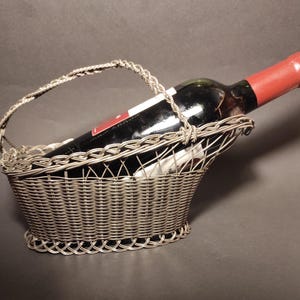 Vintage Silver Plated Wire Wine Bottle Storage and Carrying Basket/Silver Wine Bottle Holder for Bar Restaurant Farmhouse Serving and Decor