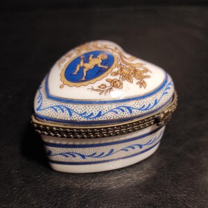 Pill Box or Jewelry Box - Vintage France Limoges Porcelain Heart Shaped Trinket Box / Small Antique Porcelain Pill Box or Jewelry Box