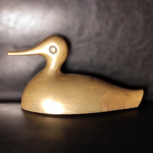 Vintage duck-Length 6 1/2 inches ( 16,5 cm)Antique brass figurine of a duck/Small brass duck figurine/Paperweight - desk or bookshelf decor