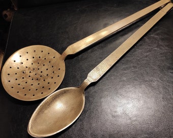 Vintage Set Messing Großes Küchen Utensilo - Riesiger Messing Schaumlöffel und Löffel - Für Dekor Vintage Küche, Restaurant, Landhaus Dekor