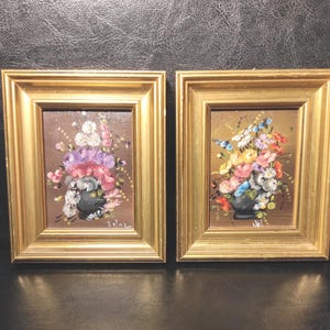 Conjunto de dos pequeños marcos vintage de madera dorados con pinturas originales antiguas de los años 90