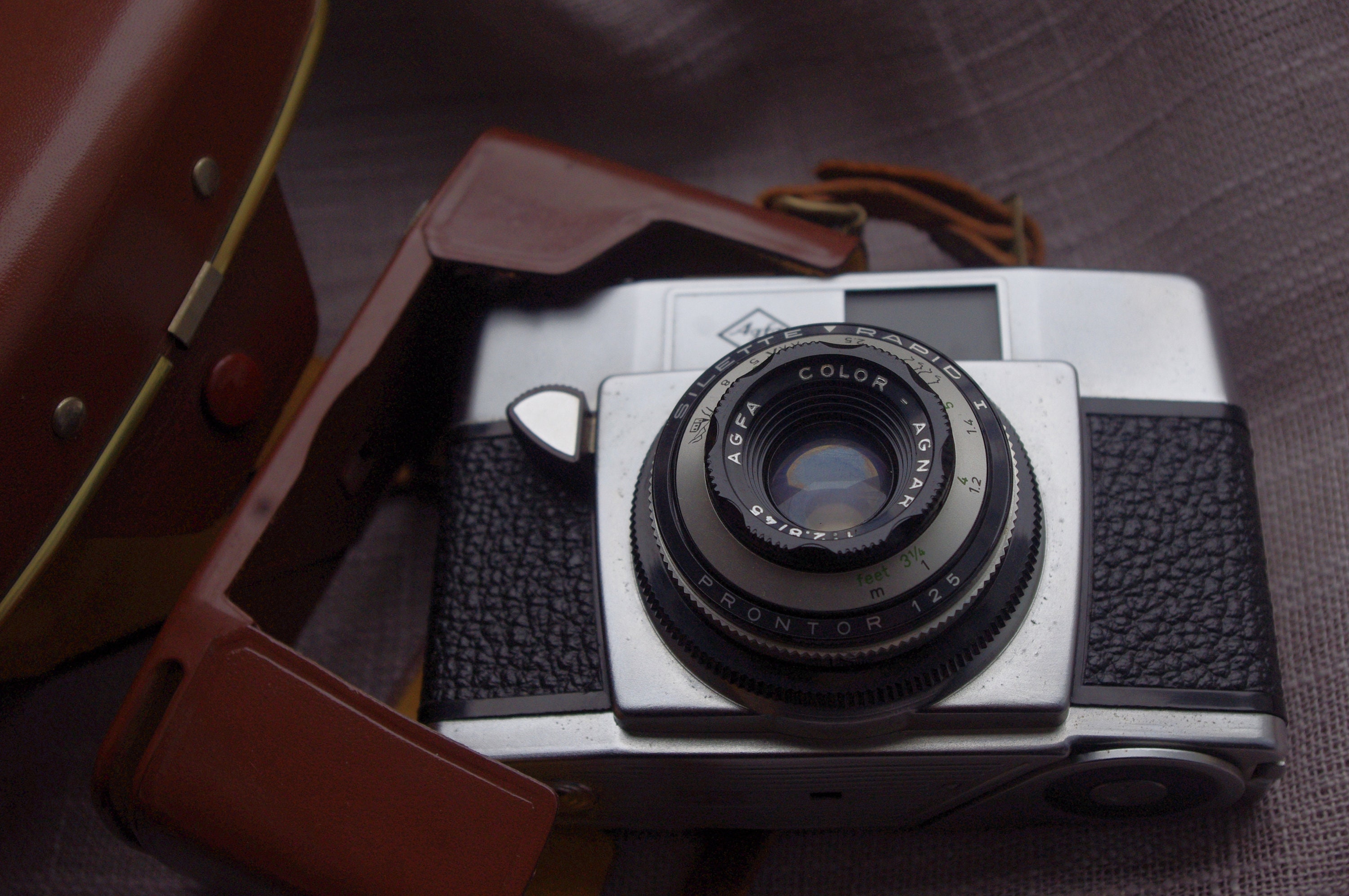 予約販売 ビンテージフィルムカメラ 35 mm Agfa 50x - ケース付き フィルムカメラ
