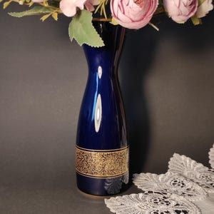 Vaso de flores vintage pequeno de porcelana alemã com banho de cobalto e ouro - Vaso pequeno de porcelana azul e dourada - Volkstedt Porzellan