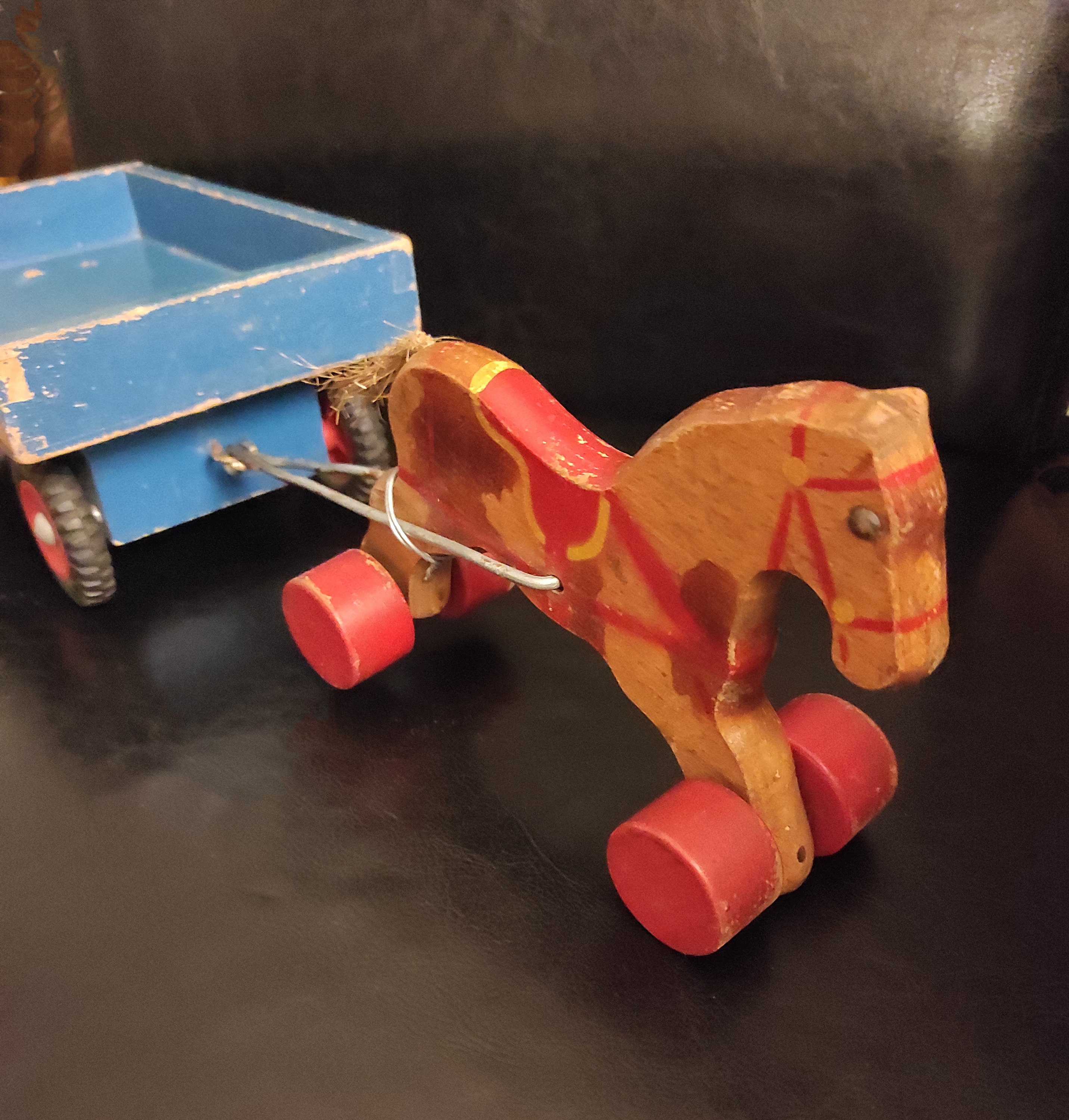 Deutsches Vintage Holzpferd - Altes kleines Holz Shabby Holzpferd mit Wagen - Handgeschnitztes Holzpferd - Pferd für Weihnachtsdekor