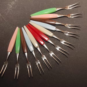 Vintage set of 12 small cocktail forks - small olive forks with multi-colored plastic handles - Small vintage fruit forks for a retro party
