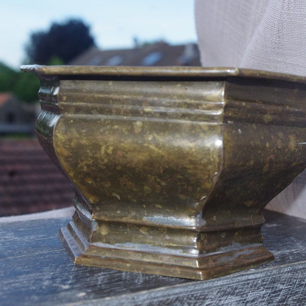 Old shabby planter - Antique brass bowl or old flower pot - Porch decor pots -  Shabby Yard Decor.