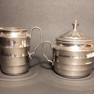 Ensemble sucrier et crémier vintage en métal argenté pour servir de table