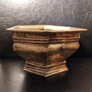 Old shabby planter - Antique brass bowl or old flower pot - Porch decor pots -  Shabby Yard Decor