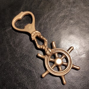 Vintage brass bottle opener with a helm and rope design with a nautical knot - Bottle opener for your collection or bar