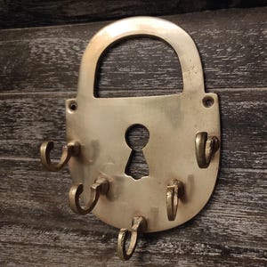 Vintage Brass Key Hanger With Large Padlock Design/Brass Key Hooks/Kitchen towel rack /brass wall key hanger