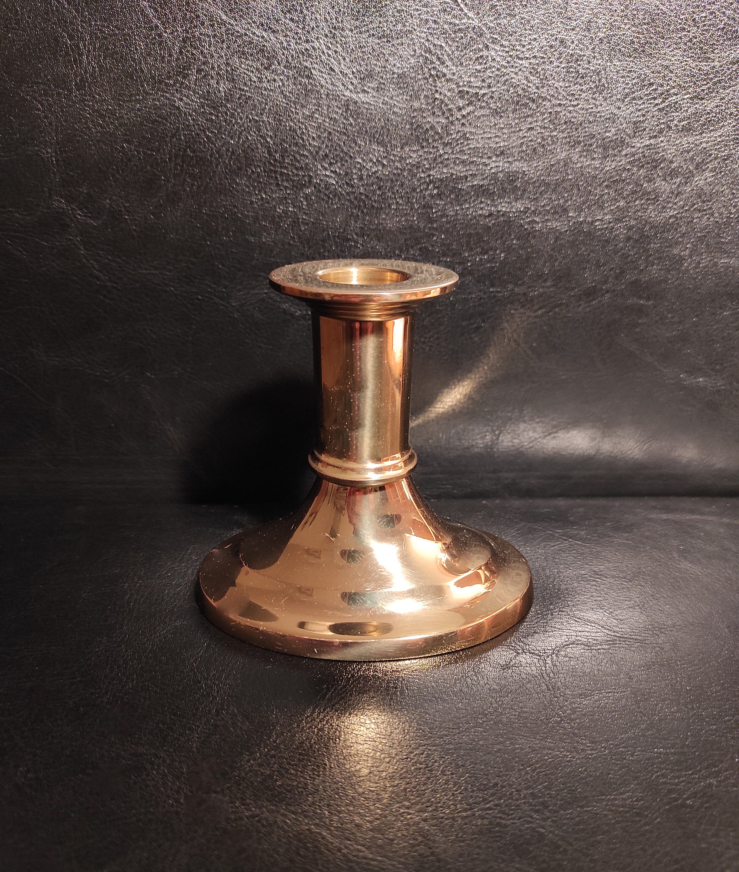 ヴィンテージの真鍮製キャンドルスタンド - 細いキャンドル用の低い