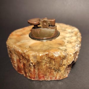 Encendedor de mesa antiguo de piedra natural y latón Romano Bianchi / Encendedor italiano antiguo con soporte de piedra de alabastro tallado a mano