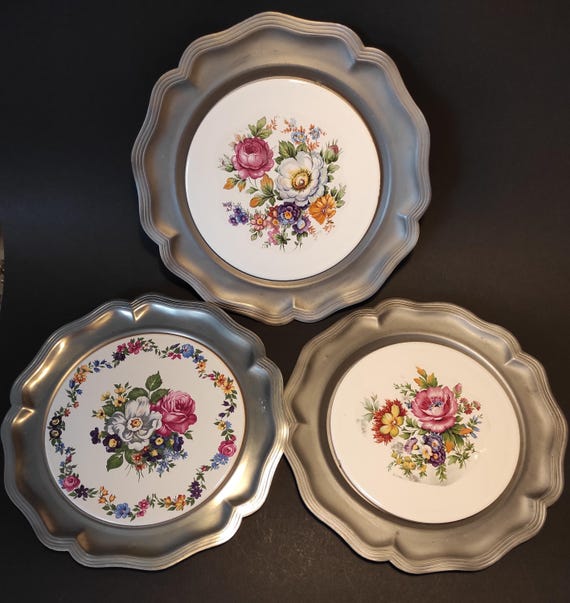 ヴィンテージドイツ装飾ブリキトレイまたはプレート3枚セット 9インチ