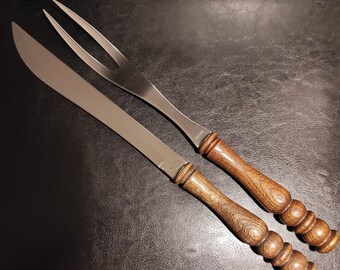 肉料理を盛り付けるための大きな肉切りナイフとフォークのセット
