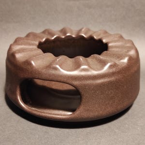 Scalda teiera in ceramica tedesca vintage per apparecchiare la tavola - Scalda teiera o per riscaldare cibi caldi/Scalda teiera marrone in ceramica tedesca della metà del secolo scorso