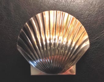 Piccolo portapillole / Portapillole vintage in metallo argentato a forma di conchiglia / Antico portapillole in miniatura in argento o portagioie