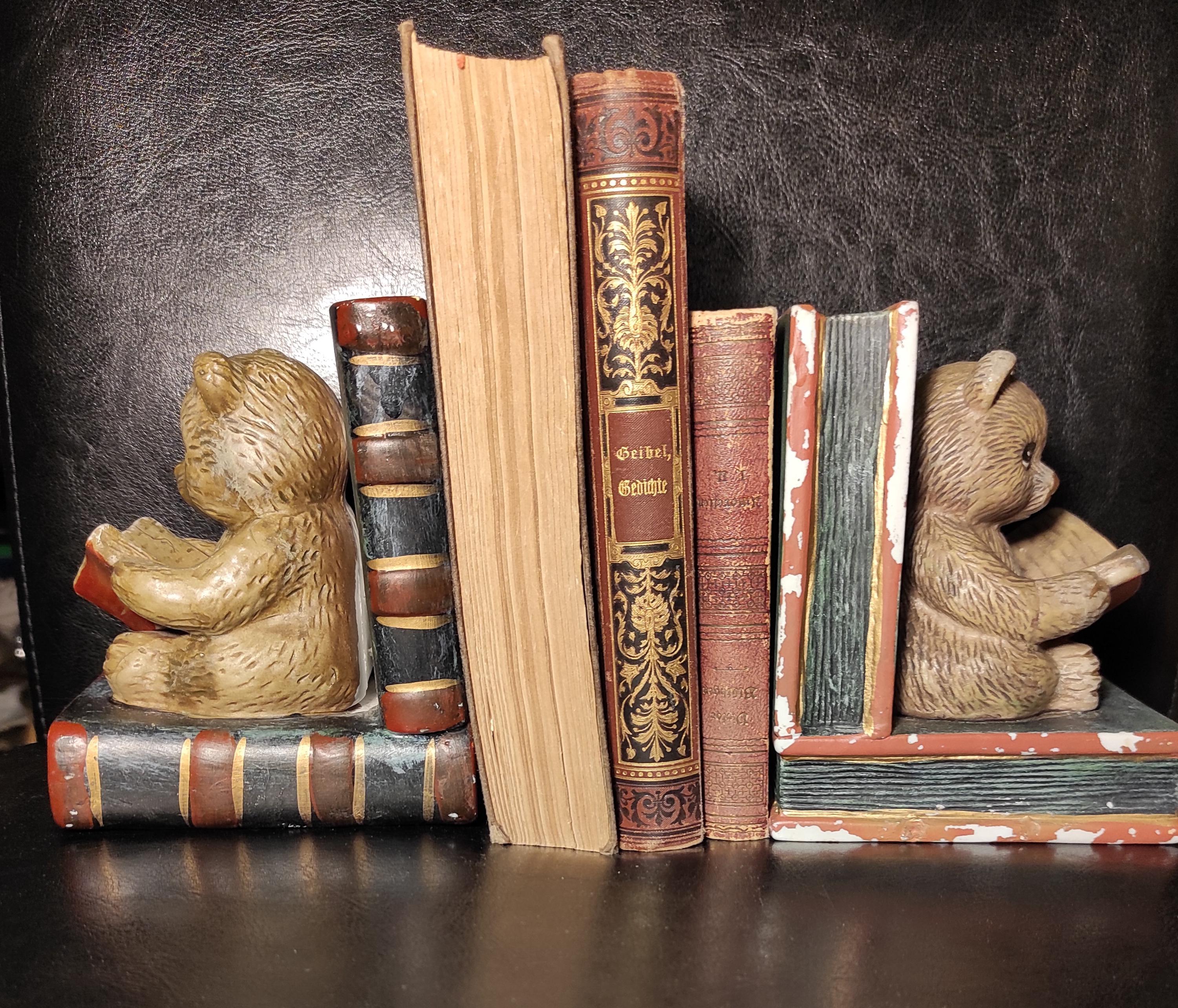 クマが本を読んでいるデザインのヴィンテージ風セラミックブックエンド