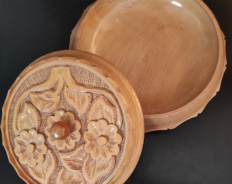 Large vintage round wooden box with lid. Old hand carved wooden box. Carved box with floral design.