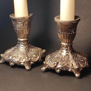 Set of 2 Vintage Silver Tone Candlesticks/Pair of antique candlesticks for vintage decor/Silver Plated Candlesticks with Floral Pattern