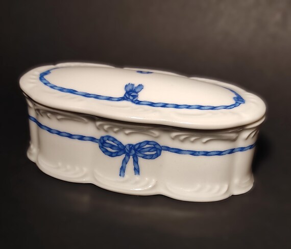 Jewelry Box, Trinket Box - Vintage Royal Porcelain KPM Kerafina Germany white Oval Trinket Box with Blue Pattern / Vanity Jewelry Box View 3