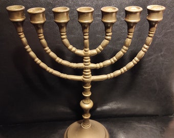 Bougeoir vintage en laiton Menorah. Bougeoir ancien en laiton en bon état. Bougeoir en laiton. Chandelier Mid-Century pour 7 bougies