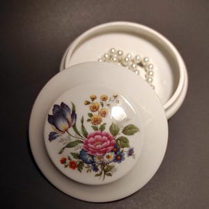 Vintage Franse Limoges Porseleinen Snuisterijdoosje of Sieradendoos/Porselein Ronde Bloem Ontwerp Sieradendoos/Kleine Porseleinen Snoepdoos