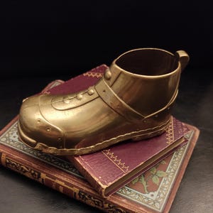 Vintage Brass Pencil Holder Shoe Figure/Weight - 342 gr Paperweight Brass or Bronze - Shoe Shaped Figurine for Gift, Desk or Bookshelf Decor