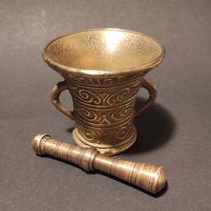 Small Antique Ornate Solid Brass Mortar with Heavy Pestle/Vintage Mid Century Small Brass Mortar with Pestle for Grinding Grains, Herbs