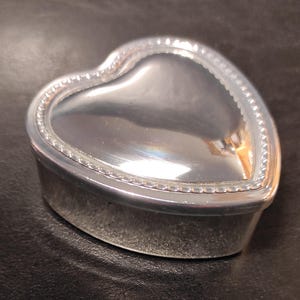 Vintage Small Silver Plated Metal Heart Shape Jewelry Box/Jewelry Box or Trinket Box