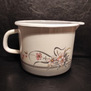 Vintage Large (1.5 Liter) White Enamel Mug with Flower Pattern - White enamel jar for vintage rustic decor in your kitchen
