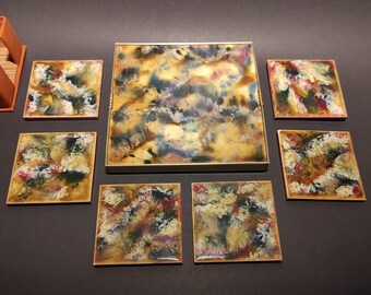 Set mit 6 Vintage-Porzellanuntersetzern und 1 Untersetzer aus Keramikfliese - Mehrfarbige Keramikuntersetzer handbemalt auf Keramikfliesen