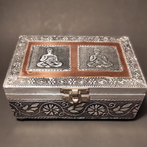 Vintage Metal Silver Tone Jewelry Box/Hammed Engraved Silver Tone Jewelry Box/ Silver Trinket Box