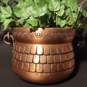 Vintage Hammered Copper Plant Pot - Cachepot for Plants - Hanging Planter with Forged Handle - Porch, Home, Yard or Windowsill Decor
