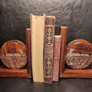 Set of vintage wooden bookends inlaid with metal wire to decorate a bookshelf or table - Old wooden bookends - gift for office or book lover