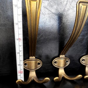 真鍮メッキのヴィンテージ風金属製コートフック3個セット／玄関などに掛けるための真鍮コーティングのフック 画像 3