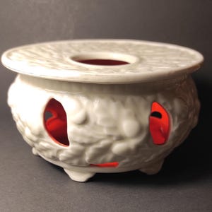 Neutettau/Vintage German Porcelain Teapot Warmer, Hot Dish Warmer/Serving Porcelain Teapot Warmer/Coffee Warmer from the Early 20th Century