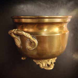 Vintage brass planter/Brass cauldrons or planter for vintage design, for creative projects/Brass Pot for Storage or Home Porch, Yard Decor