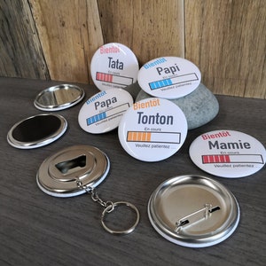 Boite cadeau annonce grossesse Badge, Magnet, Porte Clefs Décapsuleur ou Miroir de poche, idée cadeau
